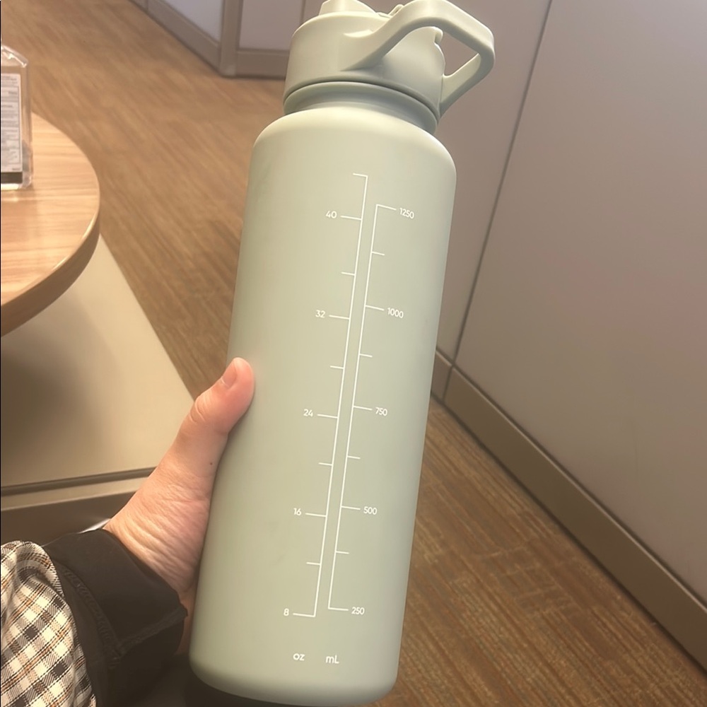 Green Stainless Steel Thermos with Textured Grip
